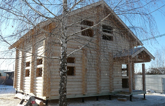 Двухэтажный дом в деревне Сапроново